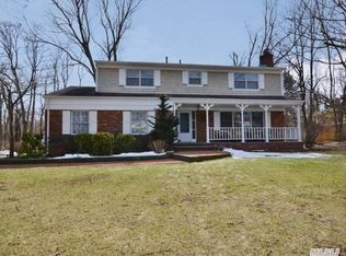 10 Crinkle Ct, Northport, NY 11768