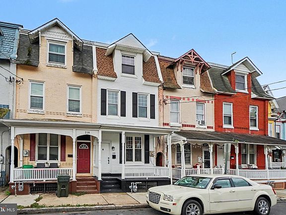 3rd image of 220 Chestnut St