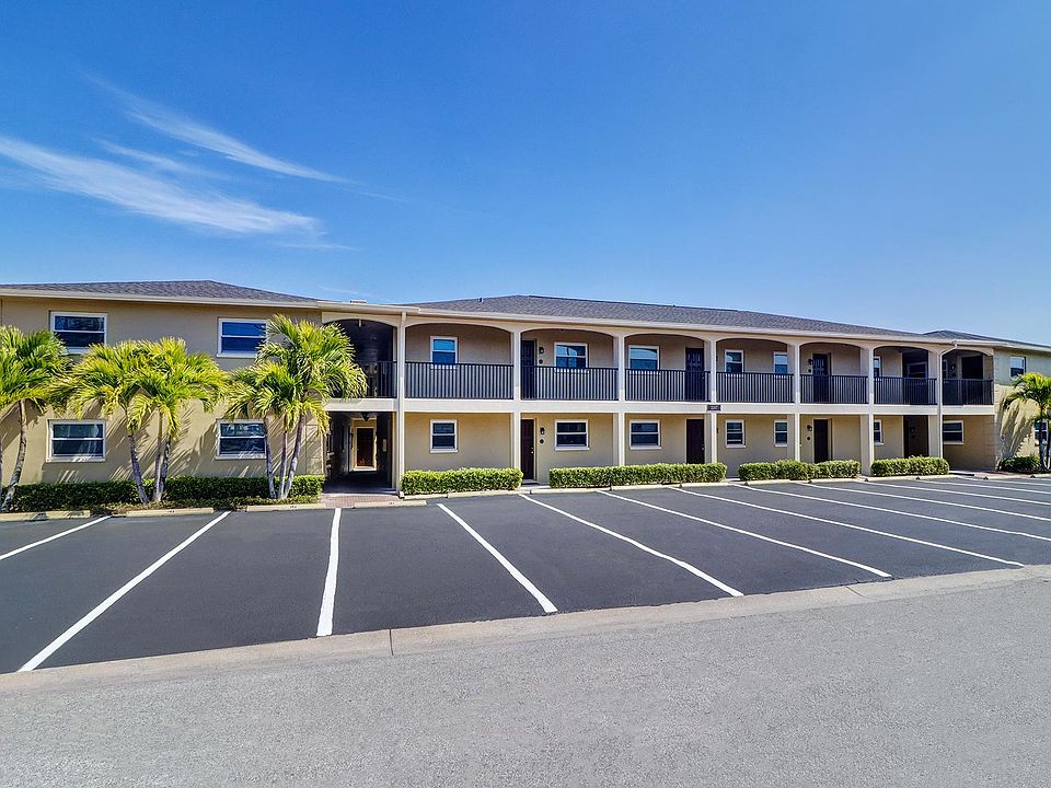 Streetside view of Bougainvillas On The Bay