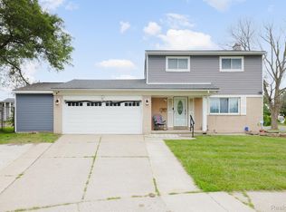 1123 Clark Dr, Ypsilanti, MI 48198
