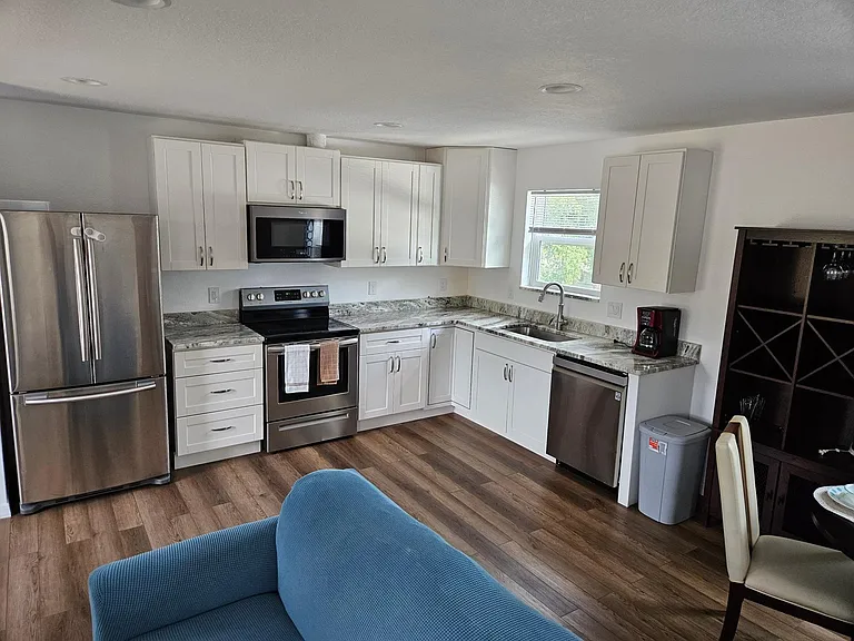 714 N Warfield Ave — Photo 3
