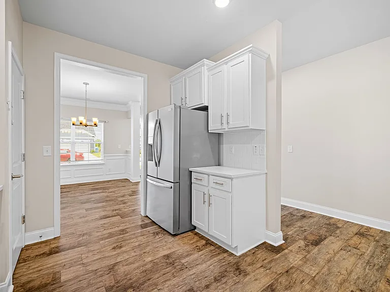 713 Greenwich Pl — Photo 13