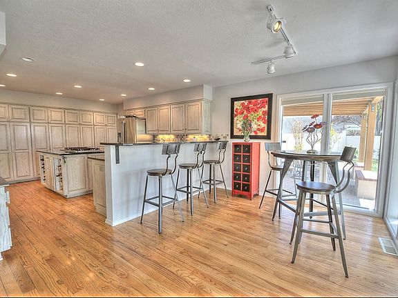 4th image of 9200 Pebble Beach Dr NE