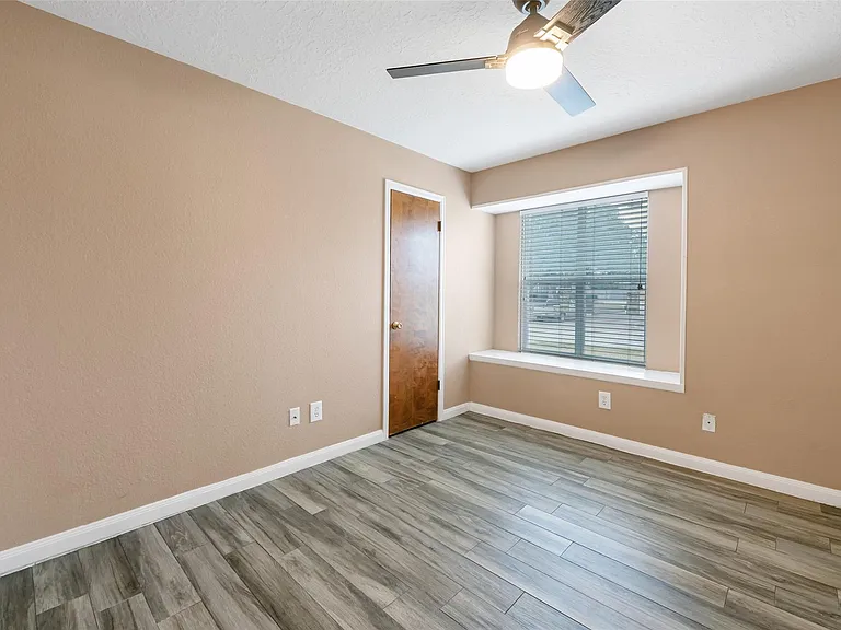 123 Ballantrae Ln — Photo 13