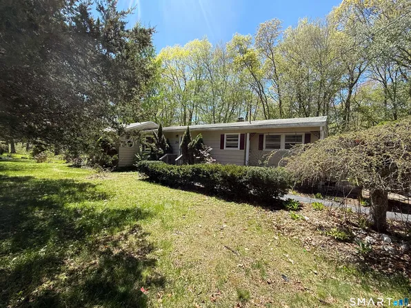 24 Oak Road, Montville, CT 06370