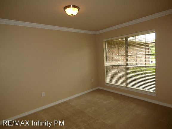 3rd image of 4640 Thousand Oaks Blvd