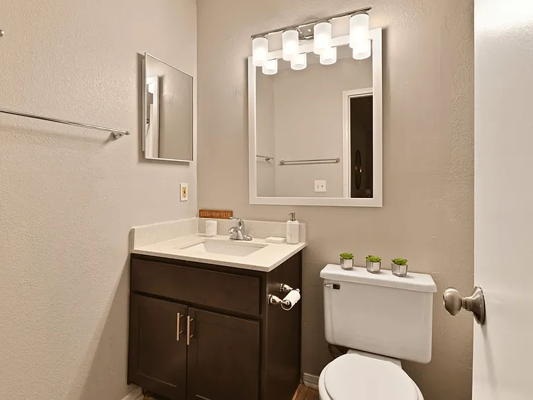 300 Riverside Pkwy — Photo 10