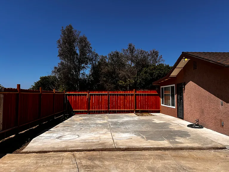 1146 Cloverleaf Dr #B — Photo 8