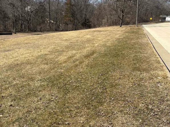 253 3rd St, Benton, WI 53803