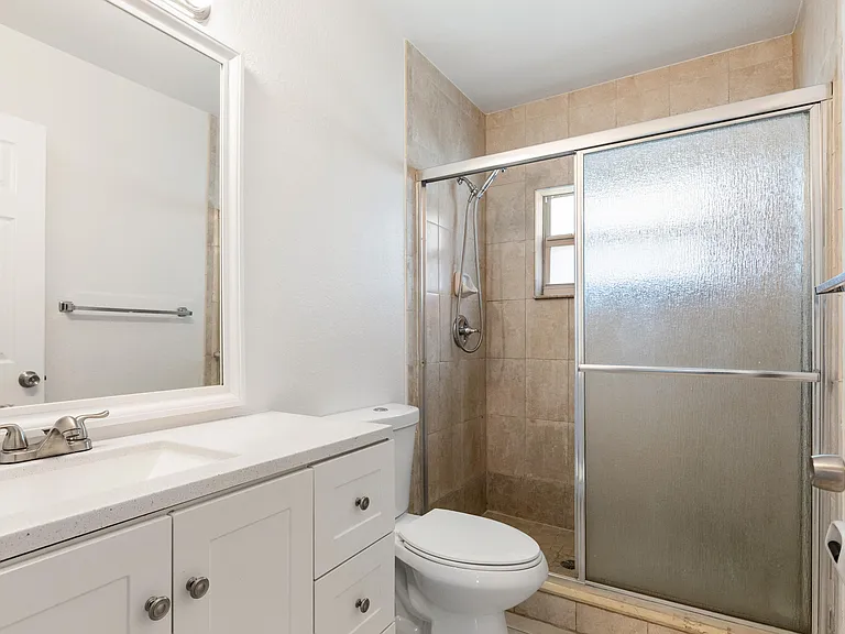 24 SW 6th St #2 — Photo 24