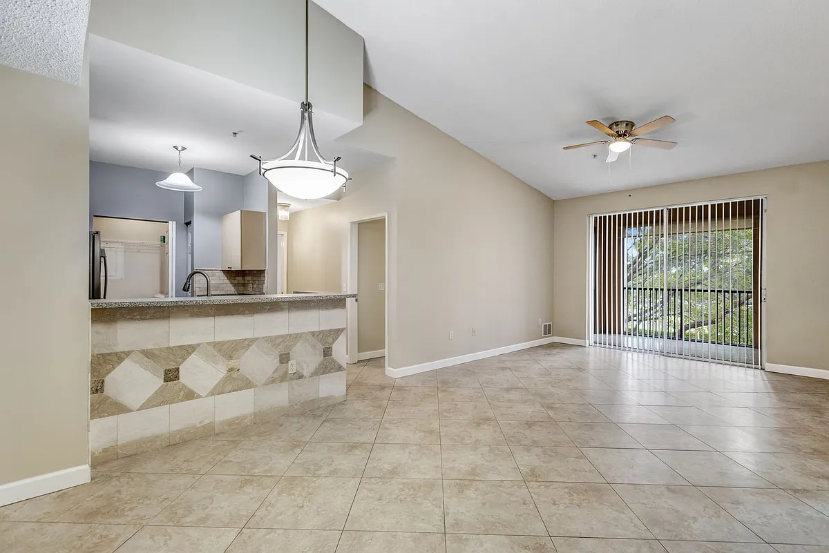 Building Photo - 1105 Reserve Ct #307