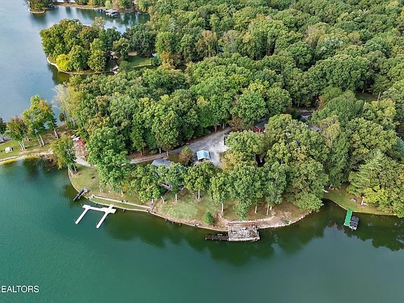 2nd image of 200 Emerald Cove Ln