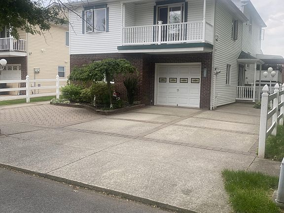 3rd image of 764 Stafford Ave