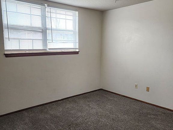 2nd image of 2601 Quail Dr #8B