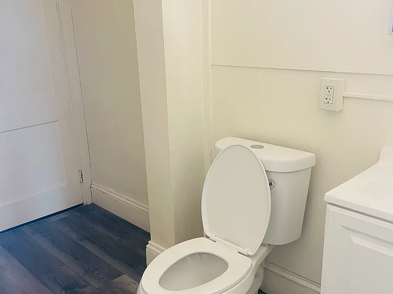 557 Lincoln St #2 — Photo 12