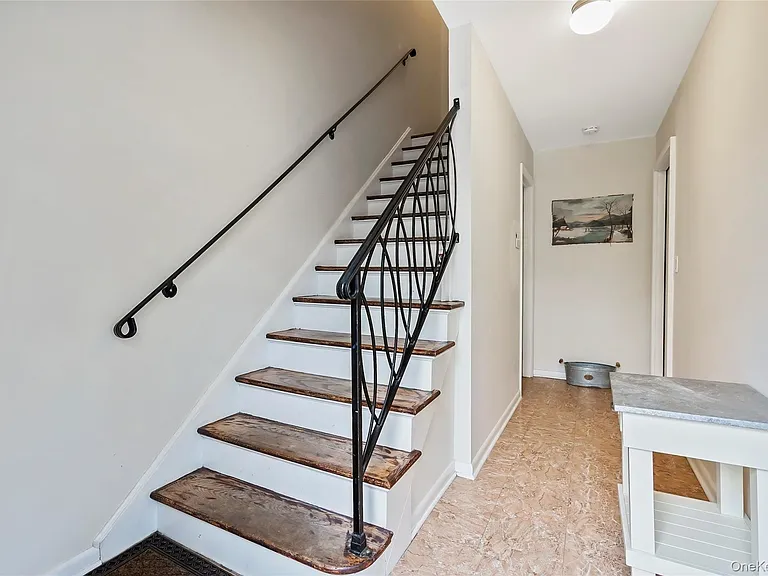 425 1st Ave — Photo 2