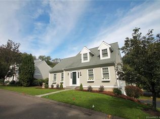 6 Bunker Hill Cir, Shelton, CT 06484