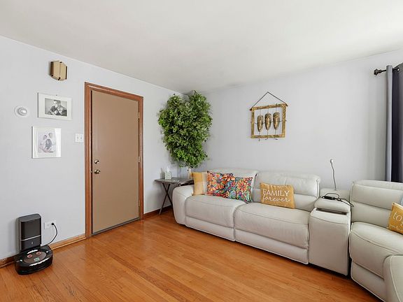 4th image of 2705 N Monitor Ave