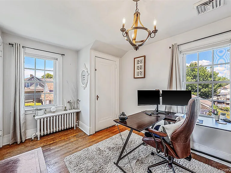 53 Mowbray Ave — Photo 18