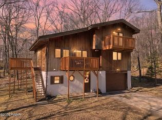 404 Canoebrook Dr, Hawley, PA 18428