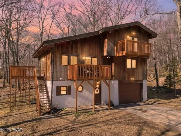 404 Canoebrook Dr, Hawley, PA 18428