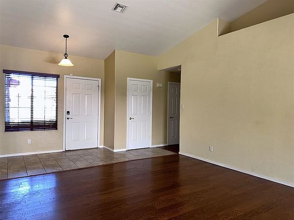 5th image of 3915 W 27th Pl