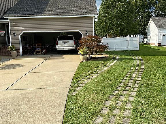4th image of 105 Kingsbrook Cir