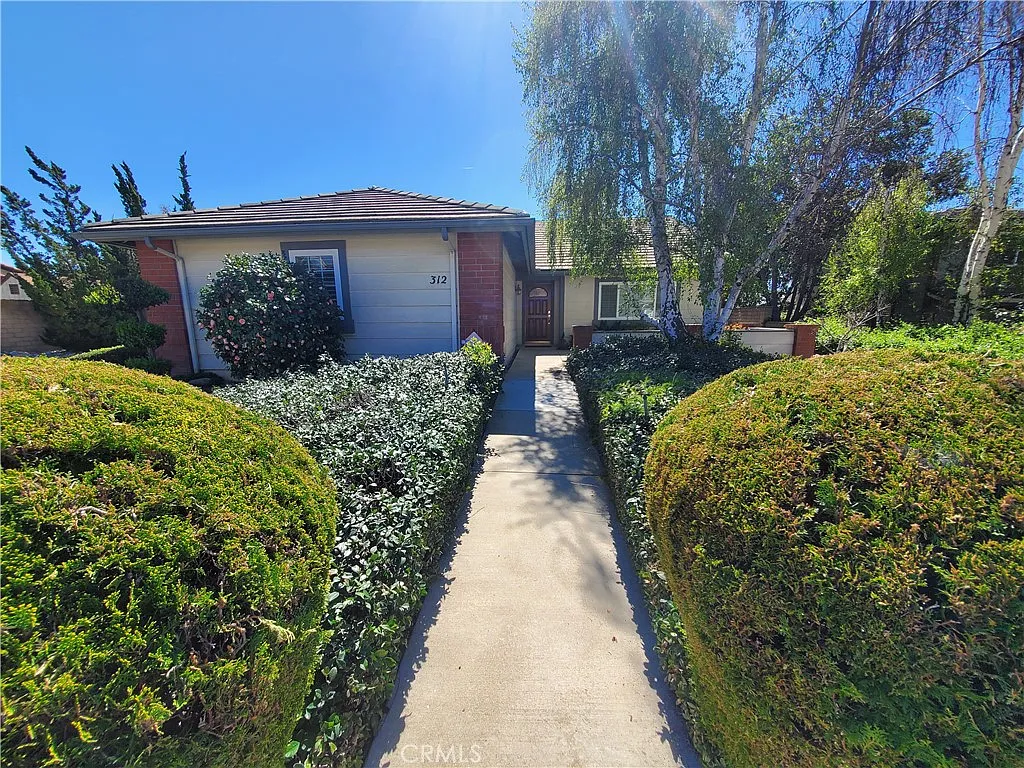 3 bed, 1688 sqft, $3,880 — Photo 2