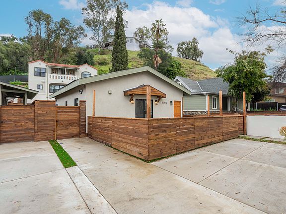 3rd image of 1721 1/2 Yosemite Dr