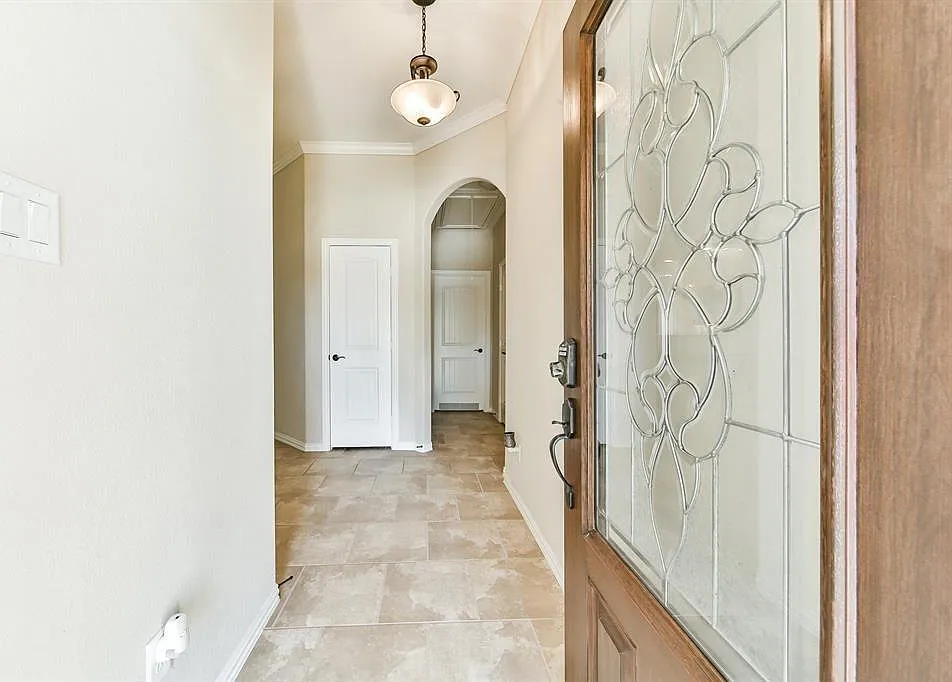 3 bed, 2.0 bath, 1600 sqft, $2,400 — Photo 4