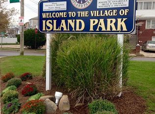 25 Deal Rd, Island Park, NY 11558