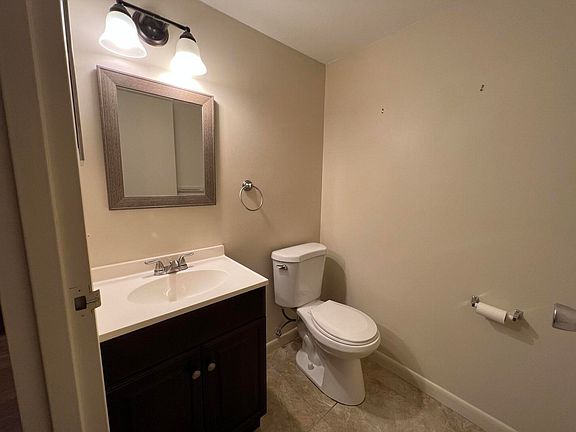 4th image of 247 Brittany Ave #F