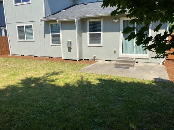2nd image of 825 Pinecrest Dr SE