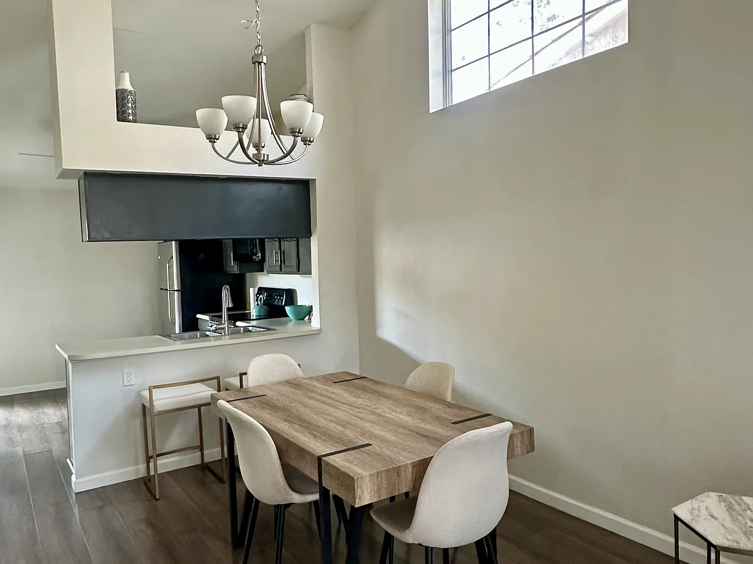 2 bed, 1026 sqft, $1,500 — Photo 2
