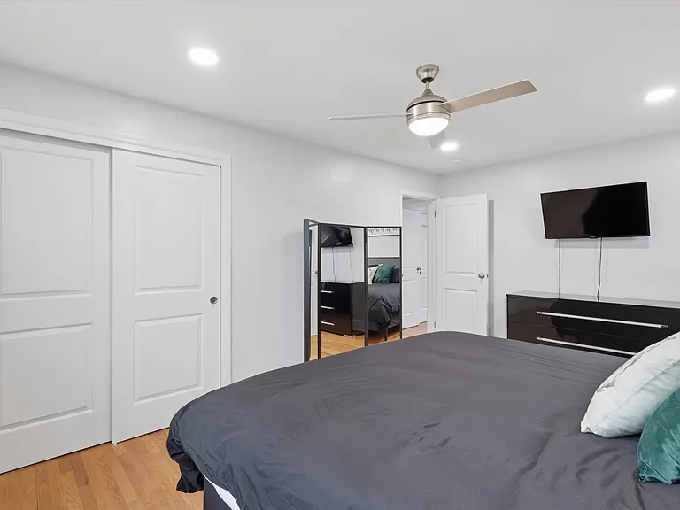 9 Linden Blvd — Photo 24