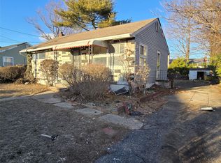 23 Essen Dr, Amityville, NY 11701