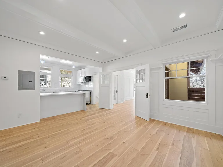 4119 Howe St — Photo 11