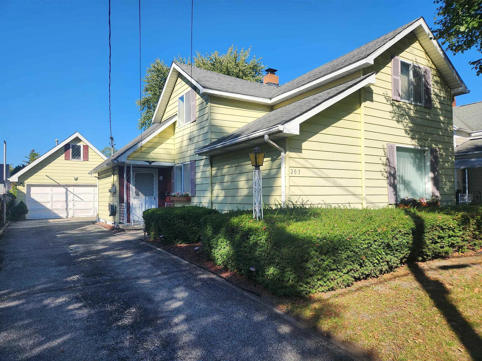 203 Elm St photo 1