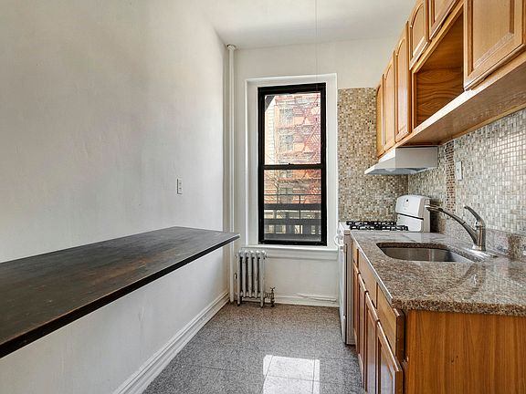 3rd image of 2276 2nd Ave #2D