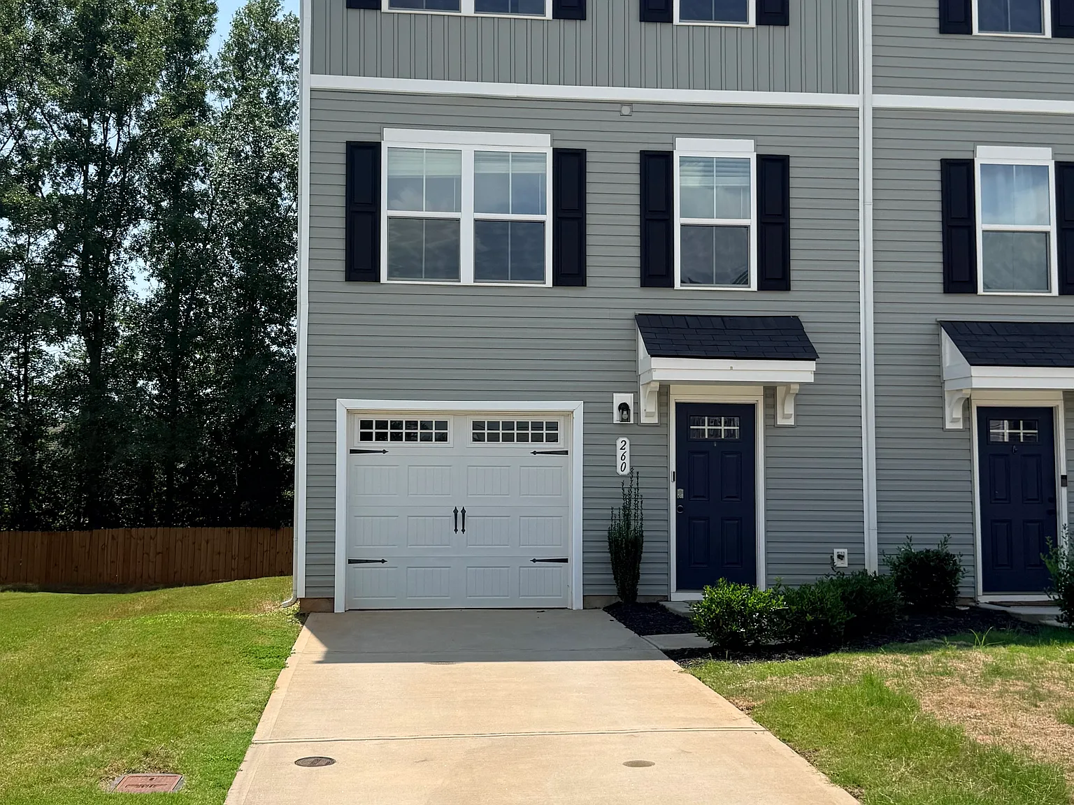 3 bed, 2.5 bath, 1605 sqft, $2,200 — Photo 1