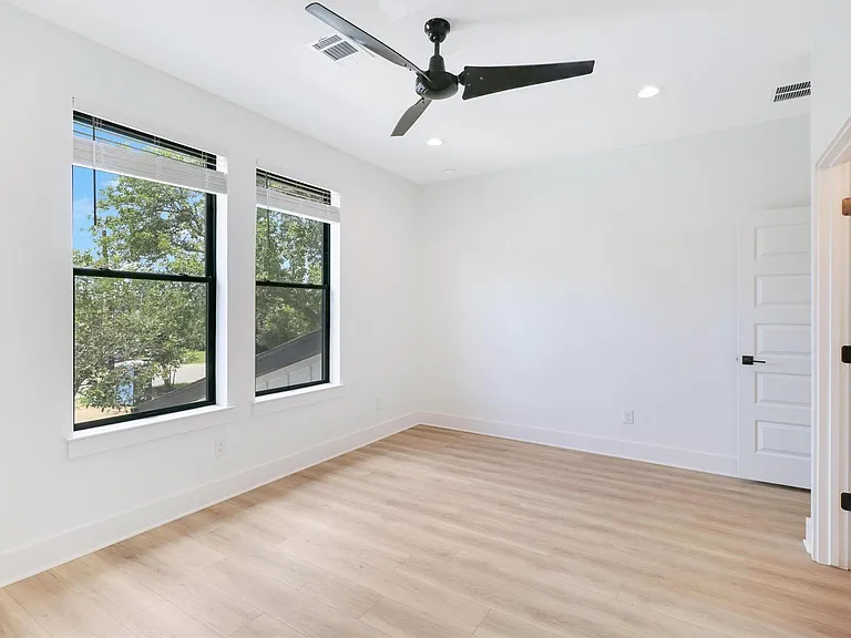 200 W Goforth Rd #1 — Photo 19