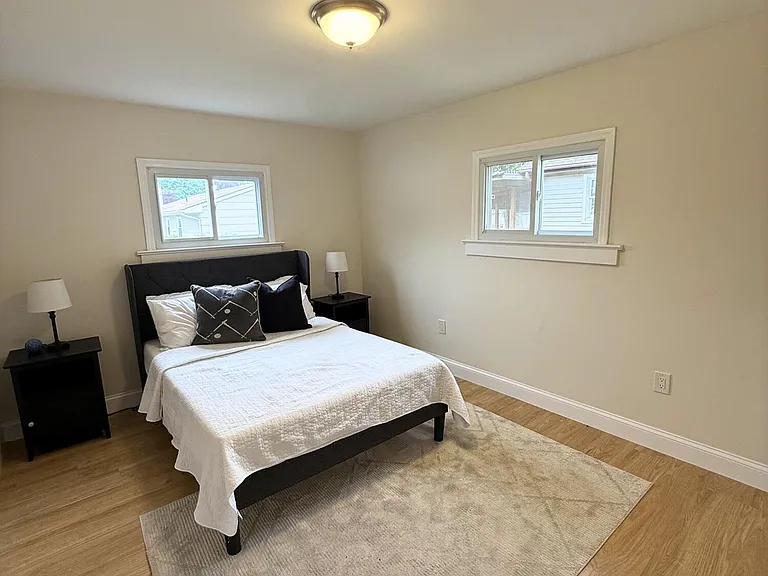 484 Bara St — Photo 11