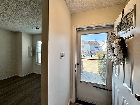 5th image of 1310 Victorian Cres
