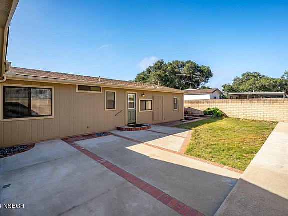 3rd image of 215 Encino Ln