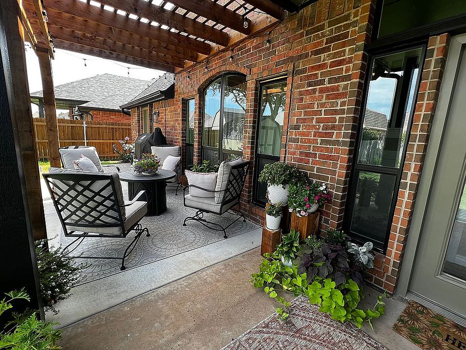 2nd image of 412 N Geronimo Way