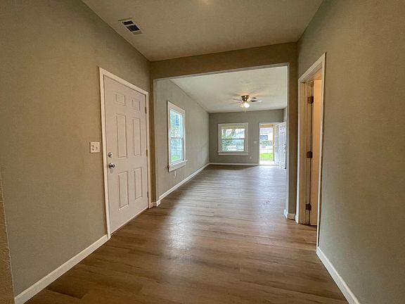 4th image of 2261 E Scotts Ave