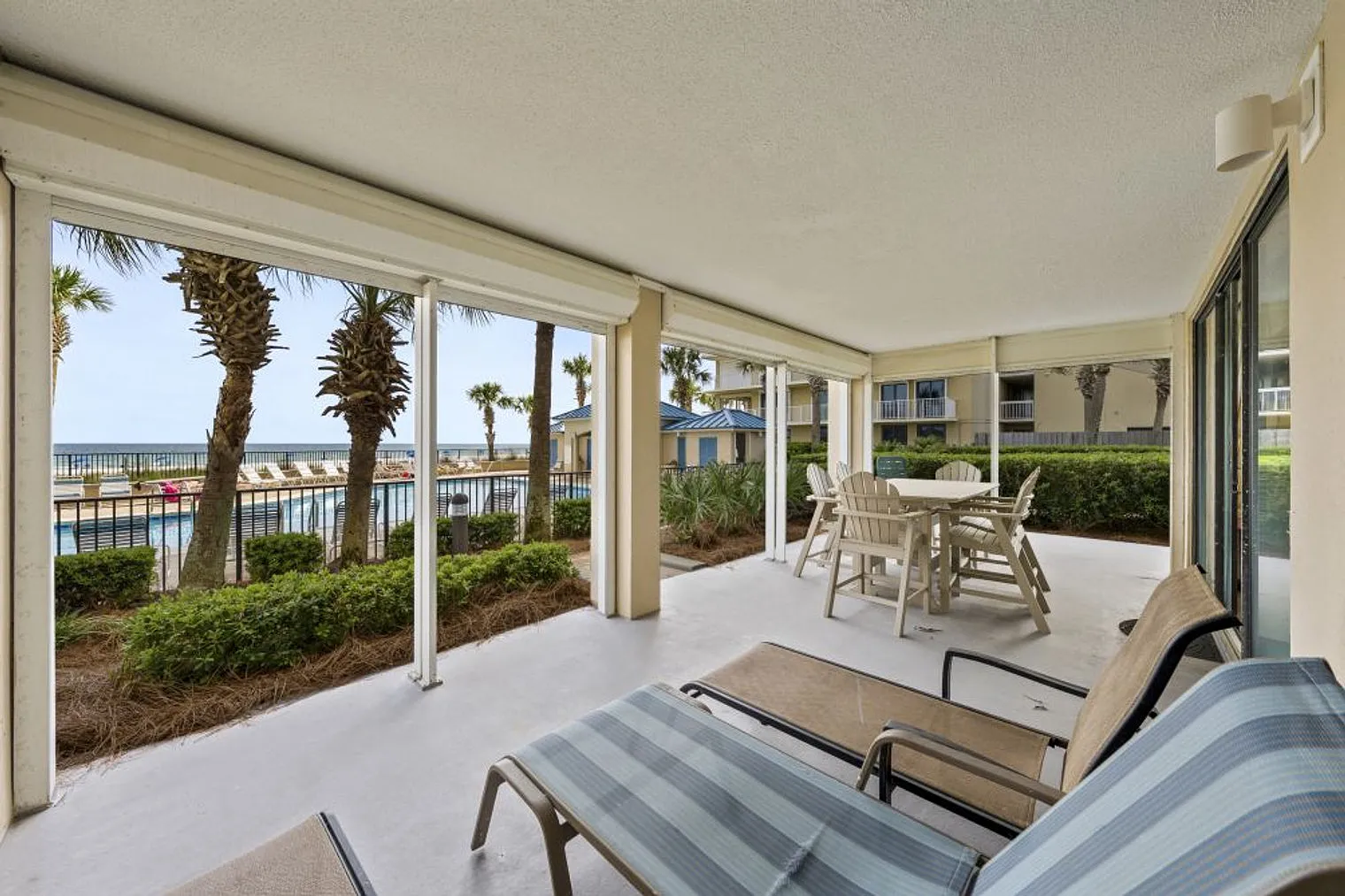 3 bed, 2.0 bath, 1270 sqft, $4,519 — Photo 4