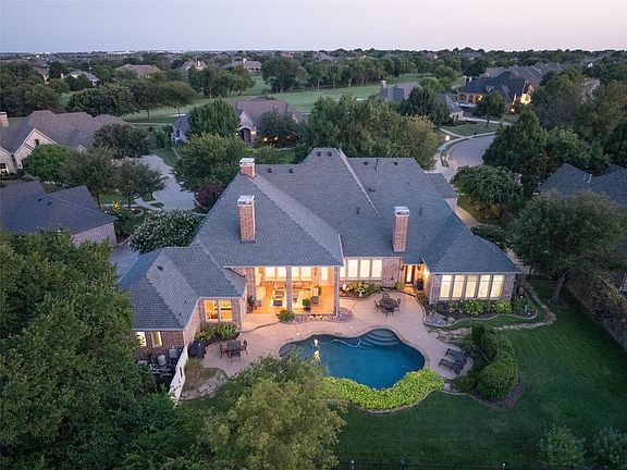2nd image of 2701 Fair Oaks Ln