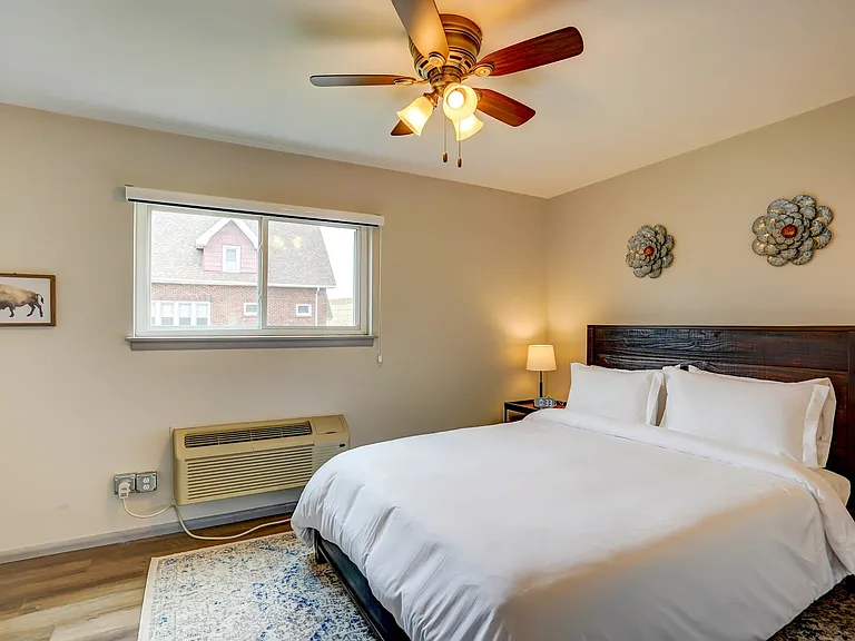 S 94th Pl — Photo 15