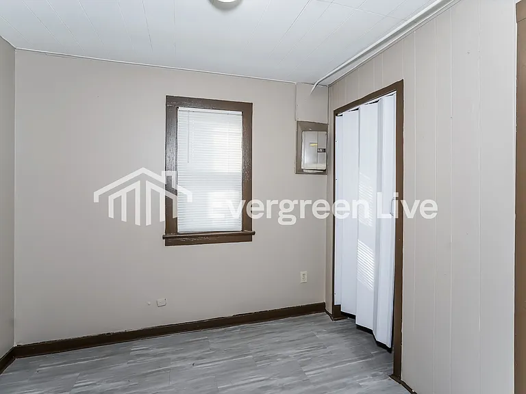5147 N 58th St — Photo 8
